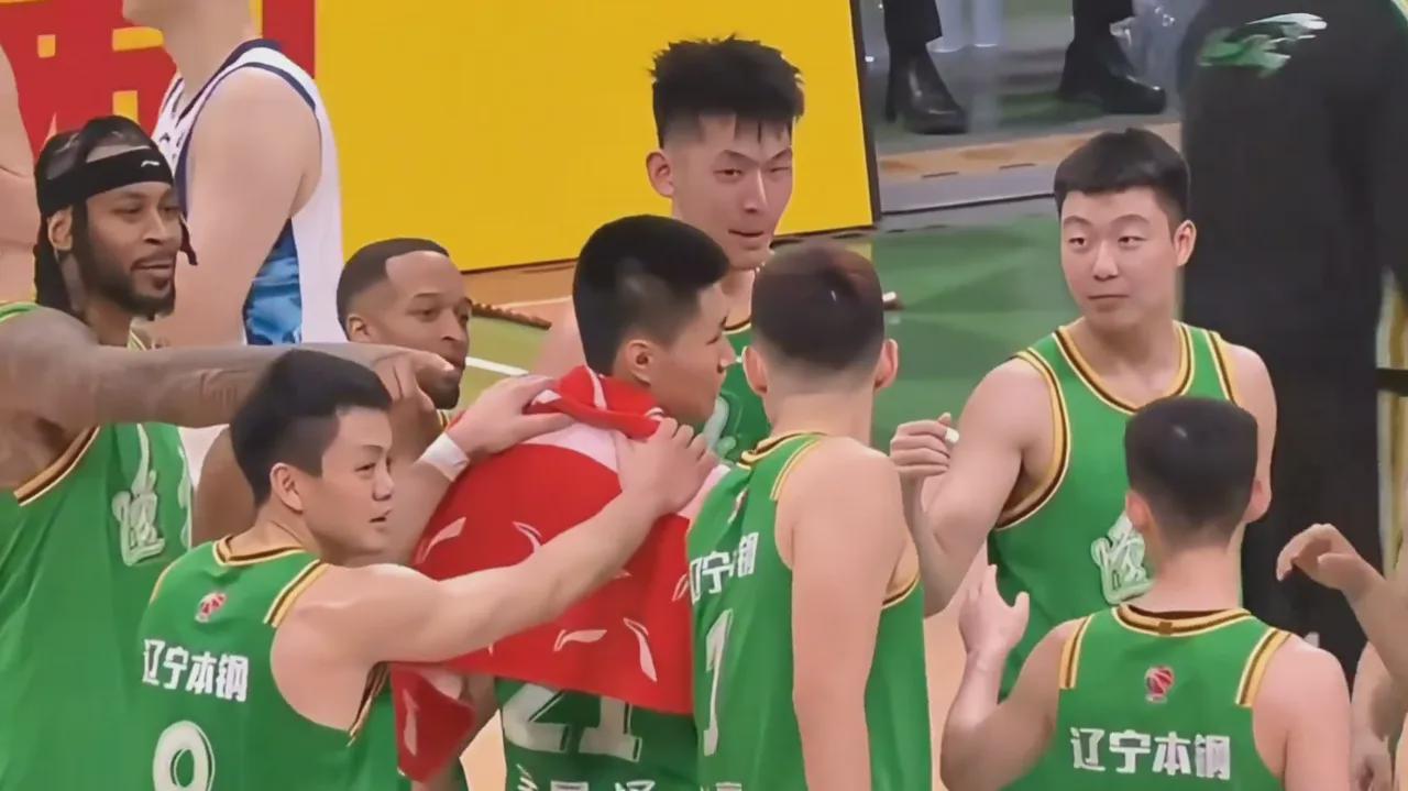 kaiyun-时隔458天！前NBA旧将回归！辽粤大战火了，杨鸣下台后球队6胜1负